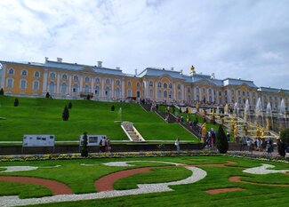 Большой Петергофский дворец летом